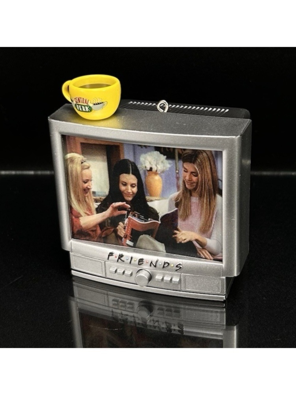 Hallmark Friends Keepsake Ornament Chillin' With Friends CRT TV Lights & Sounds